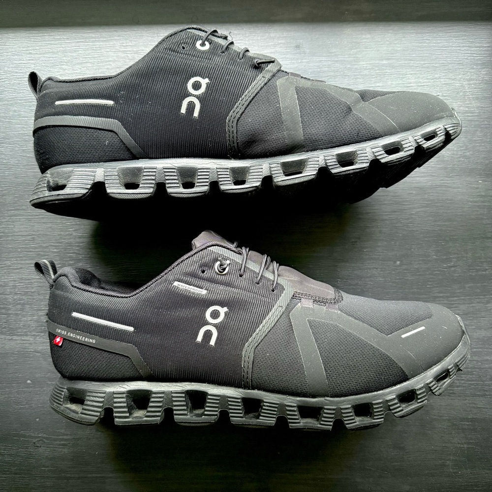 On Running Men's Black Cloud 5 Waterproof Size 11 - Picture 3 of 9
